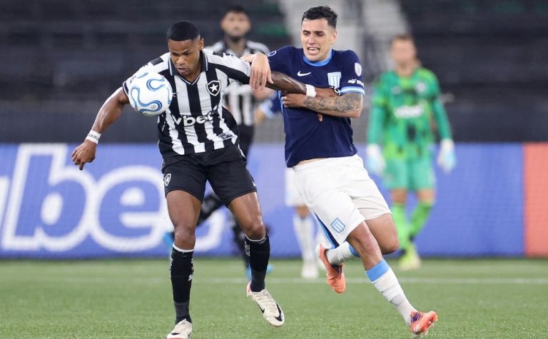 Botafogo vence o Racing em noite de gol contra e frango na Sul-Americana
