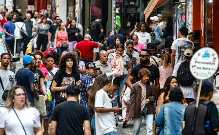Brasil atinge maior IDH da história, impulsionado por políticas sociais
