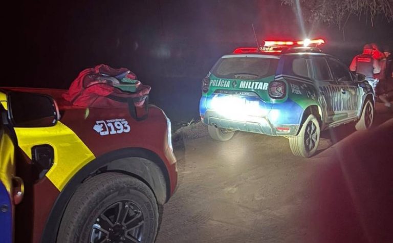 Carro cai em lago de condomínio e deixa seis mortos em GO; quatro eram irmãos