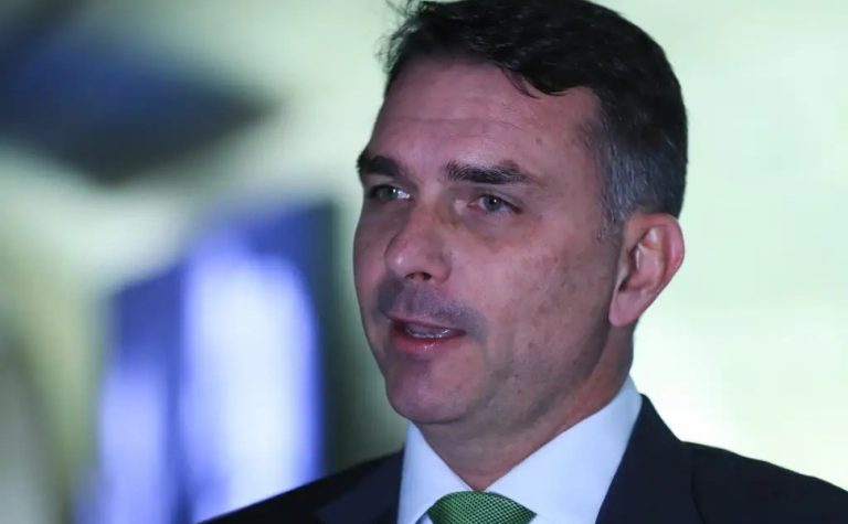 Flávio Bolsonaro visitou Vorcaro após primeira prisão do ex-banqueiro