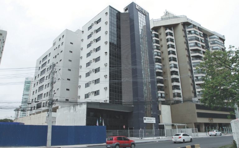Caso dos afastados avança