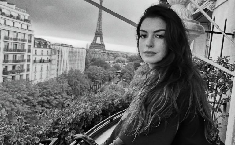 Catarata precoce deixou Anne Hathaway ‘praticamente cega’ por dez anos