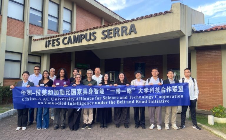 Chineses visitam Ifes da Serra para fazer pesquisas com IA
