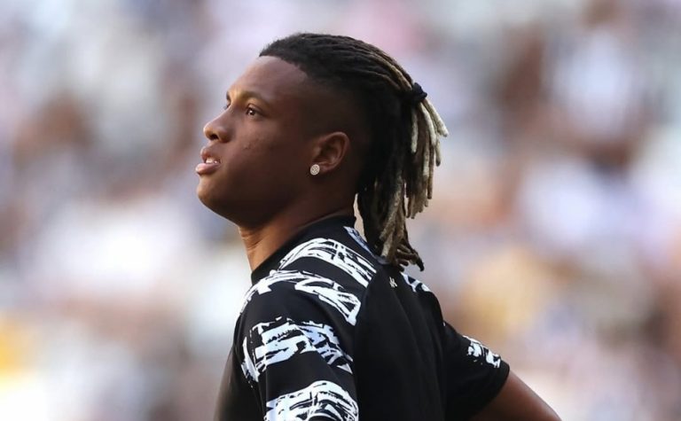 Com 12 jogos no Brasileirão, Danilo é cortado de Botafogo x Corinthians