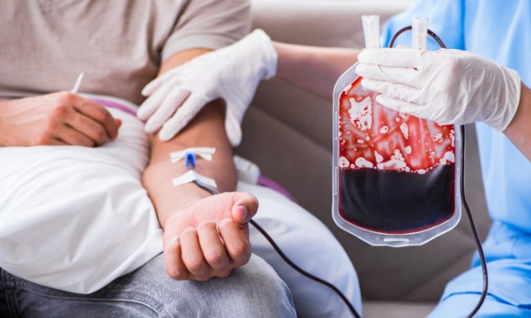 Com estoques em baixa, Hemoes faz campanha por doação de sangue