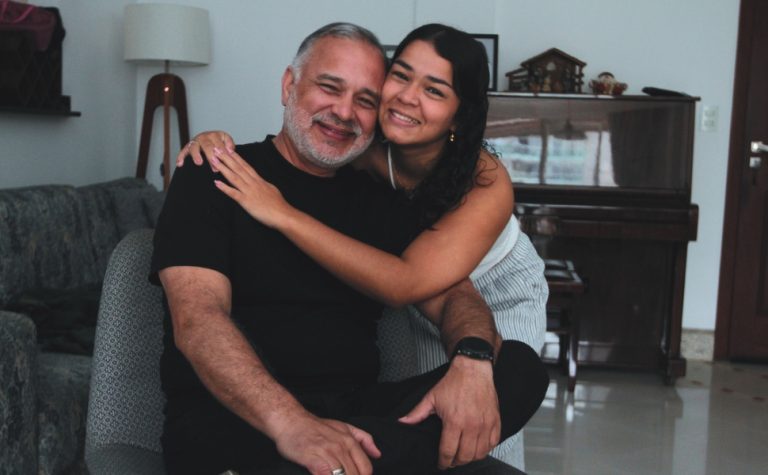 Convivência saudável e funcional entre jovens adultos e pais