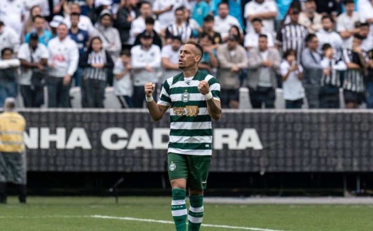 Coritiba bate Santos em polêmica com Neymar e brilho de Breno Lopes