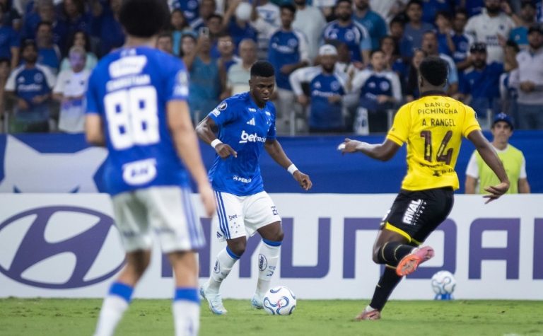 Cruzeiro goleia Barcelona de Guayaquil e obtém vaga nas oitavas da Libertadores
