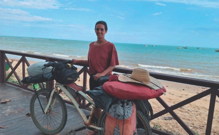 De bicicleta pelo Brasil, argentina se declara ao ES: “Apreciei a energia”