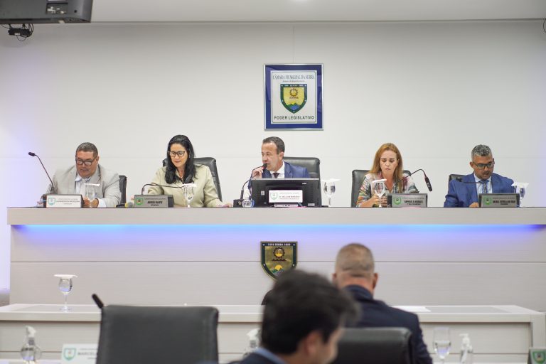 Divisão de interesses políticos na Serra