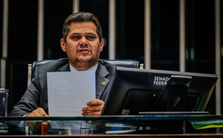 Dosimetria: Alcolumbre promulga lei que beneficia condenados pelo 8/1