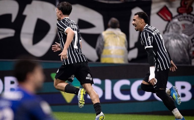 Em jogo animado, Corinthians faz 3 a 2 sobre o São Paulo em Itaquera