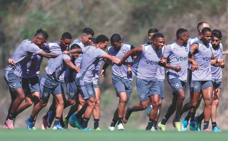 Em vantagem, Botafogo joga pela classificação e paz em meio a transfer ban