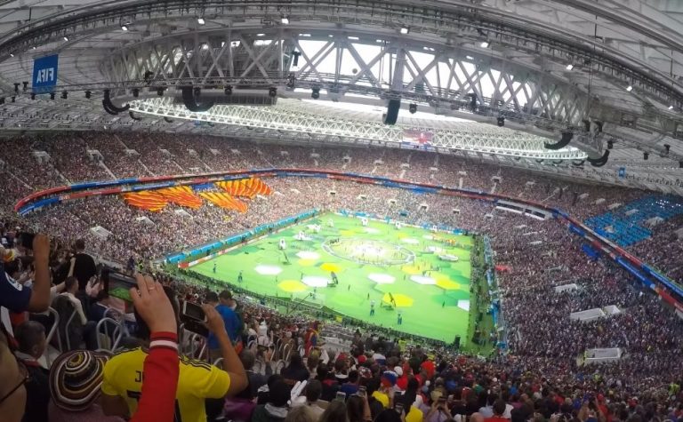 Emprego dos sonhos? TV dos EUA anuncia vaga para ver jogos da Copa por R$ 247 mil
