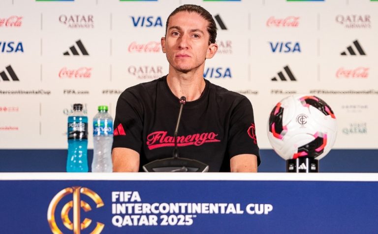 Filipe Luís é o candidato favorito para assumir o Bayer Leverkusen, diz TV