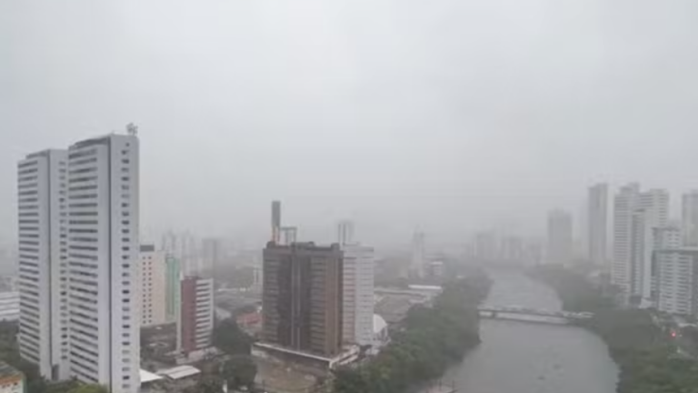 Fim de semana será de chuva forte em 19 municípios de PE, diz Inmet