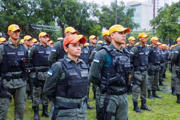 Governo de Pernambuco faz entrega de novos PMs que irão atuar no Grande Recife