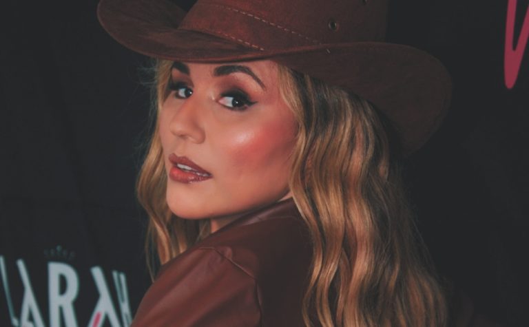 Larah Mendes aposta em mix de forró, sertanejo e pop