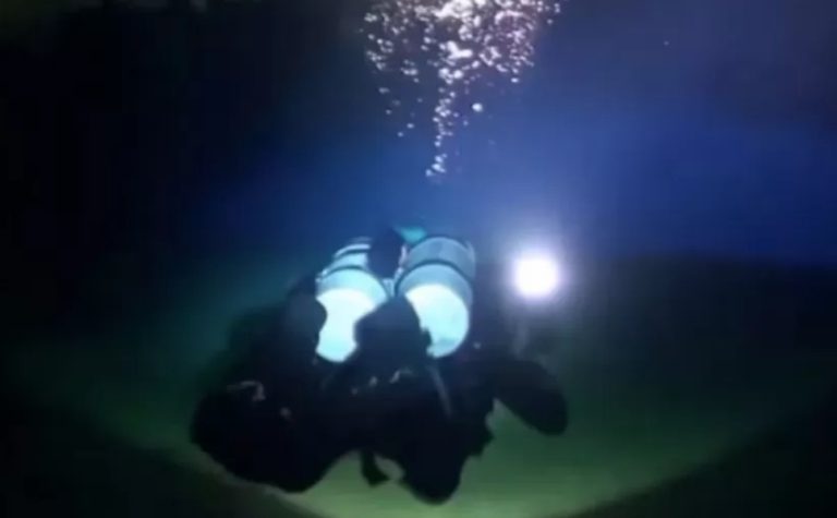 Local onde italianos morreram nas Maldivas tinha caverna de tubarões