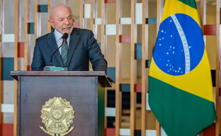 Lula cobra respeito e rejeita interferência dos EUA