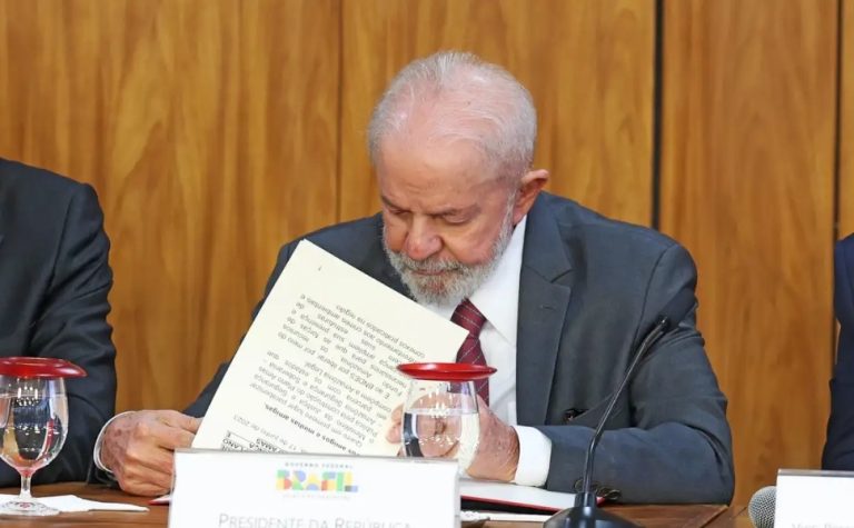 Lula veta lei que reconhece estágio como experiência profissional