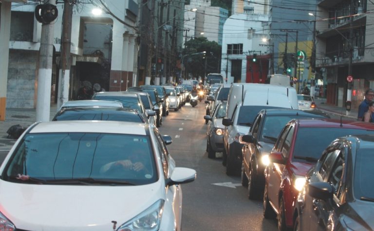 Mais de 6 mil motoristas foram multados este ano por dirigir sem CNH