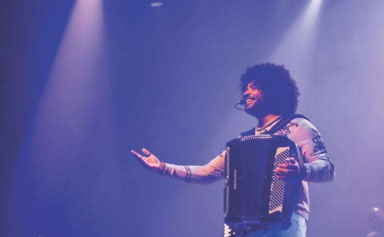 Mestrinho e Os Garotin em shows de graça