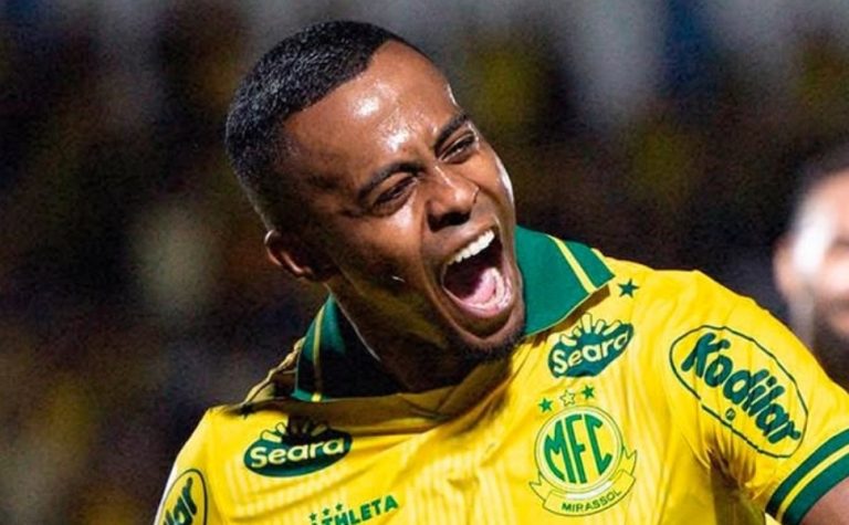 Mirassol vence o Corinthians, que perde a primeira com Diniz e volta ao Z4