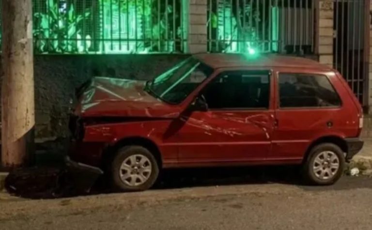 Motorista leva soco durante briga no trânsito, bate carro e morre em BH