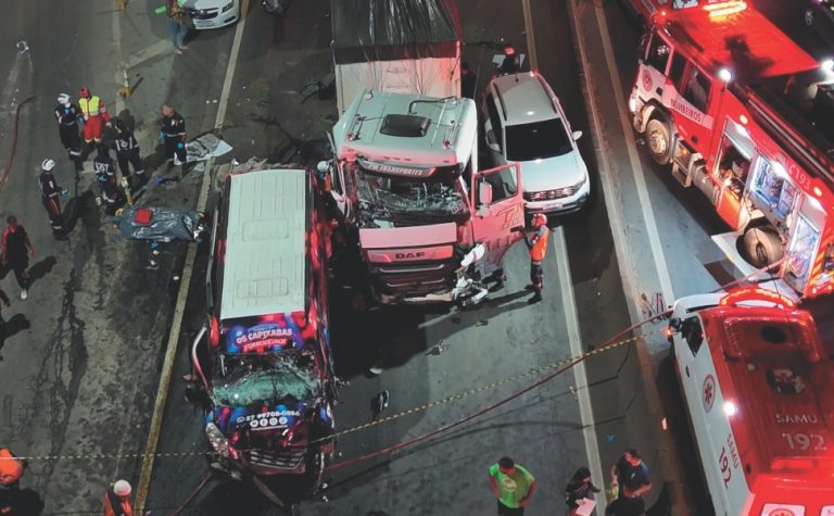 Motorista preso após engavetamento que deixou dois mortos no Contorno