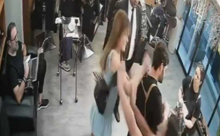 Mulher esfaqueia cabeleireiro por insatisfação com corte de cabelo em SP