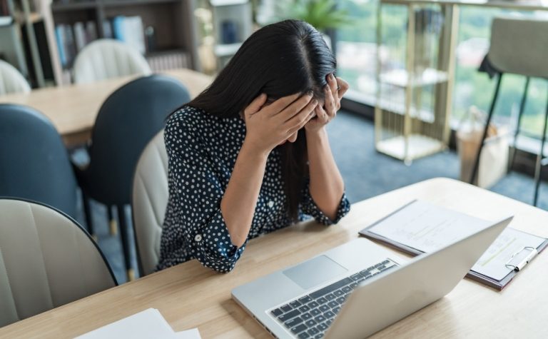 Novas regras de saúde mental no trabalho passam a valer; veja o que muda