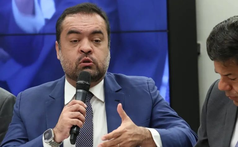 PF mira Cláudio Castro em operação sobre suspeitas no ramo de combustíveis