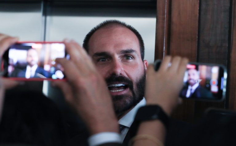 PGR pede ao Supremo condenação de Eduardo Bolsonaro por coação