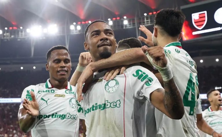 Palmeiras derrota Fla e amplia vantagem na liderança do Brasileiro