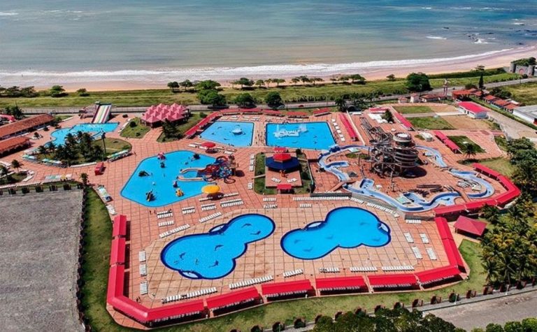 Parque aquático de graça com entrada solidária a partir deste sábado