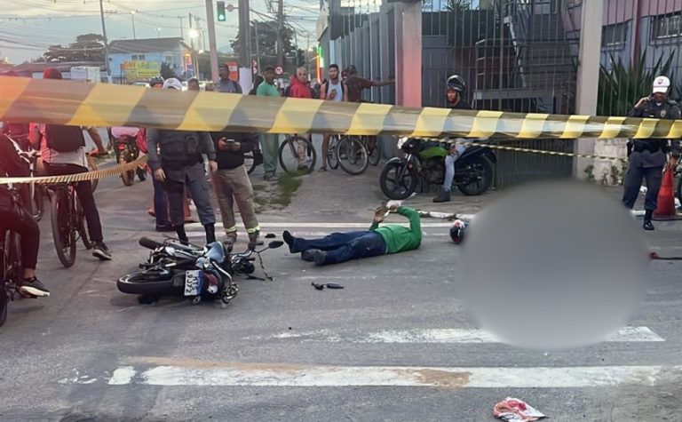 Passageiro morre após moto colidir com caminhão em avenida de Vila Velha