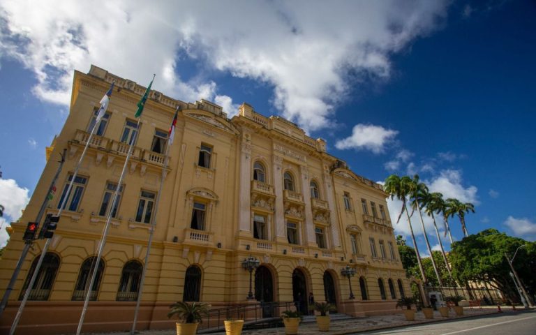 Pesquisa Datafolha para o Governo de PE e Senado sai nesta quinta na TV Tribuna