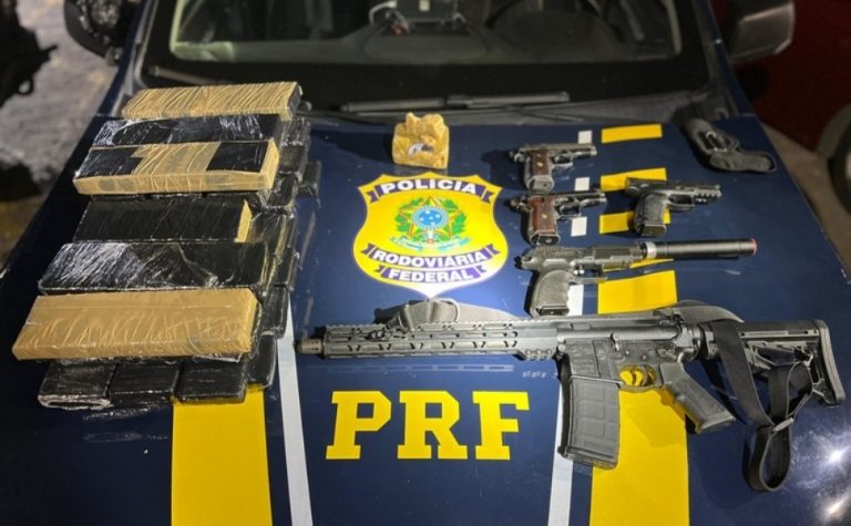 Polícia encontra arma israelense, drogas e munições em carro na BR-101 no ES