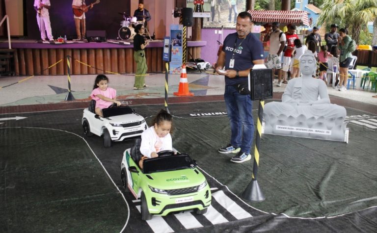 Projeto usa teatro e minipista para ensinar segurança no trânsito na Grande Vitória