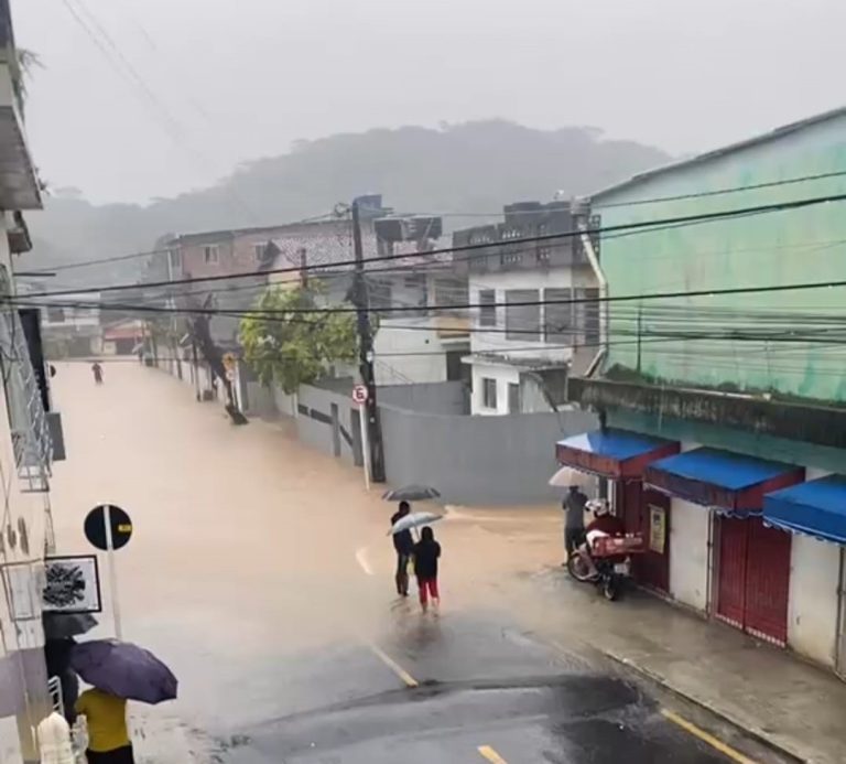 Recife em estágio de alerta disponibiliza abrigos para moradores de áreas de risco