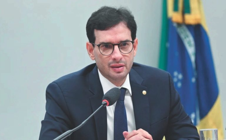 Relator defende mudança imediata na jornada de trabalho