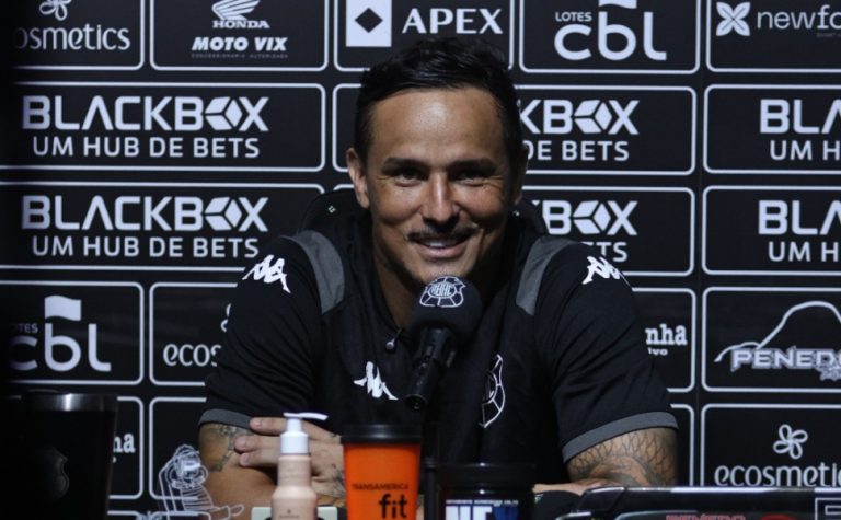 Rio Branco rescinde contrato com atacante Edu