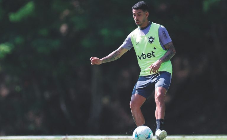 Santi cobra nova postura do Botafogo após empate