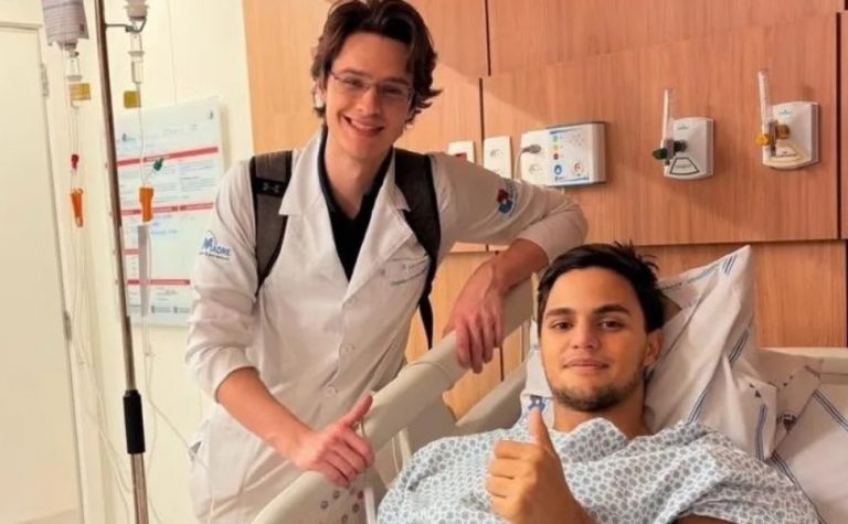 Sobrevivente de queda de avião em Belo Horizonte aparece em foto no hospital