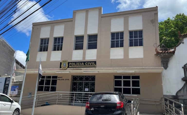 Suspeito é preso após trancar adolescente dentro de carro e estuprá-la