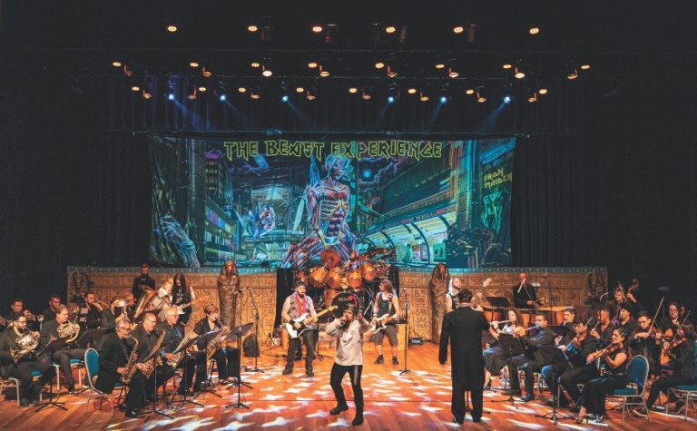 Tributo ao Iron Maiden com capixaba no vocal e orquestra