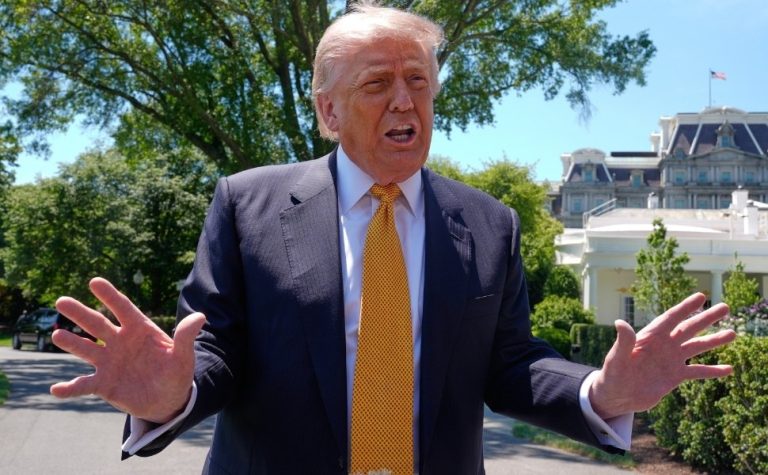 Trump chama repórter de ‘burra’ após pergunta sobre custo de salão na Casa Branca