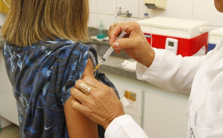 Vacina da gripe é liberada para população acima dos 6 meses no ES neste sábado