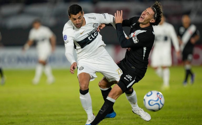 Vasco leva virada, perde chance de encaminhar vaga e se complica na Sul-Americana